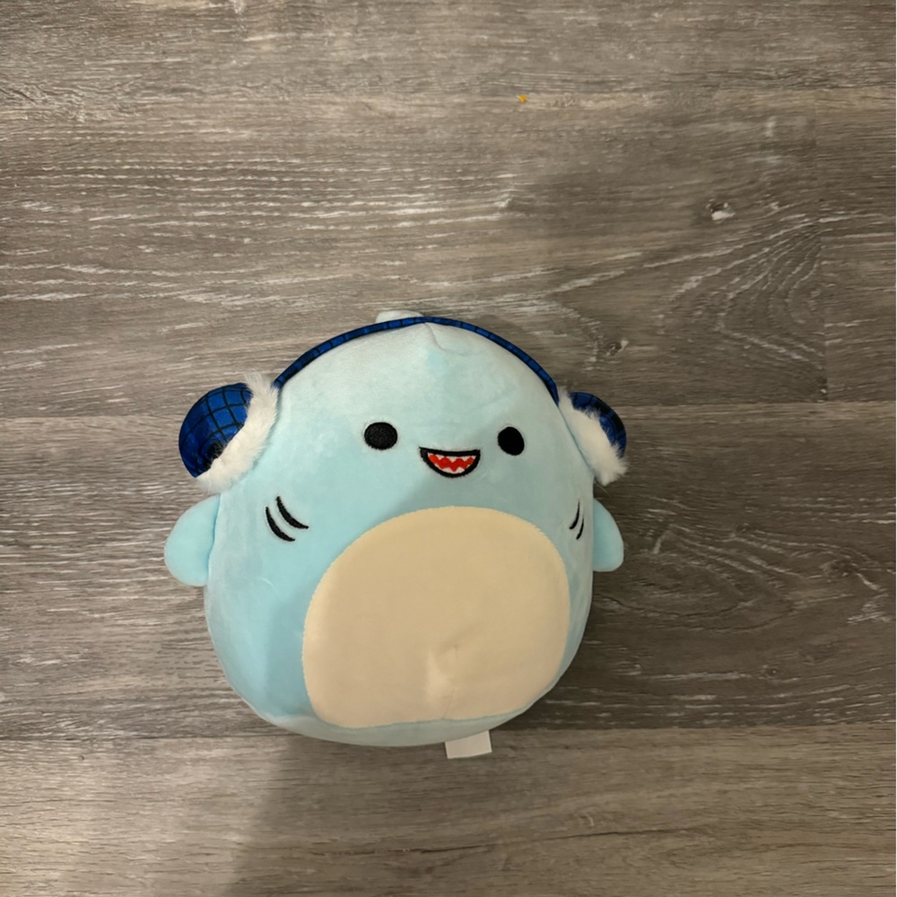 Snow shark squishmallow